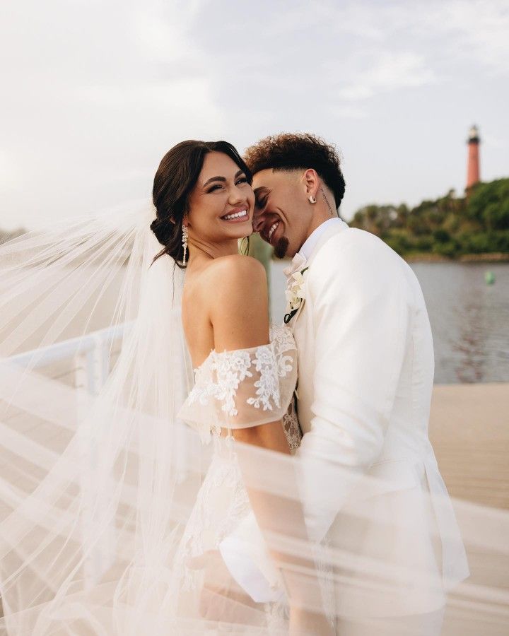 Couple de mariés heureux — Studio Ayra